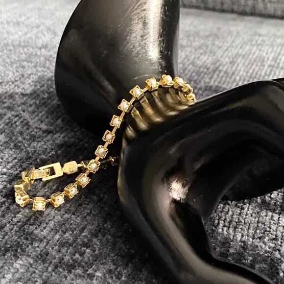 Ultra Thin Tennis Bracelet Tiny Pearlesquesc Beads On Gold Tone Metal - Picture 4 of 9